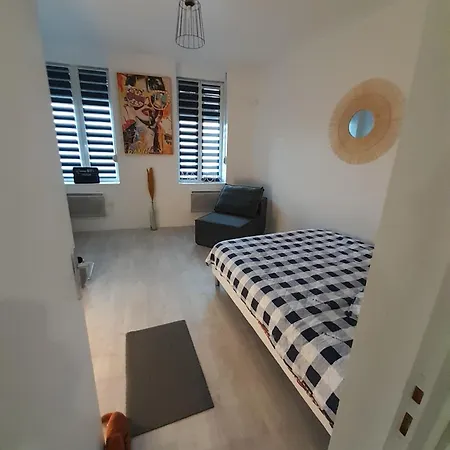 Apaartement Pres Du Stade Du Hainaut Appartement